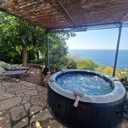 Rubis-vue A Couper Le Souflle